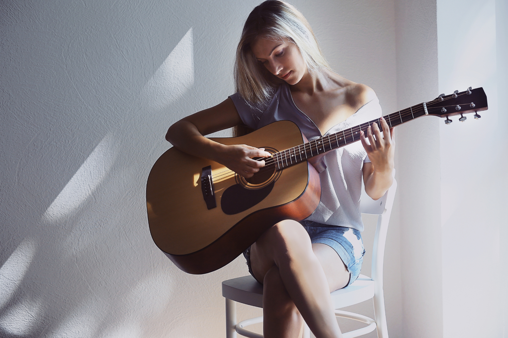 How Guitar Therapy Harmonizes Mental Health