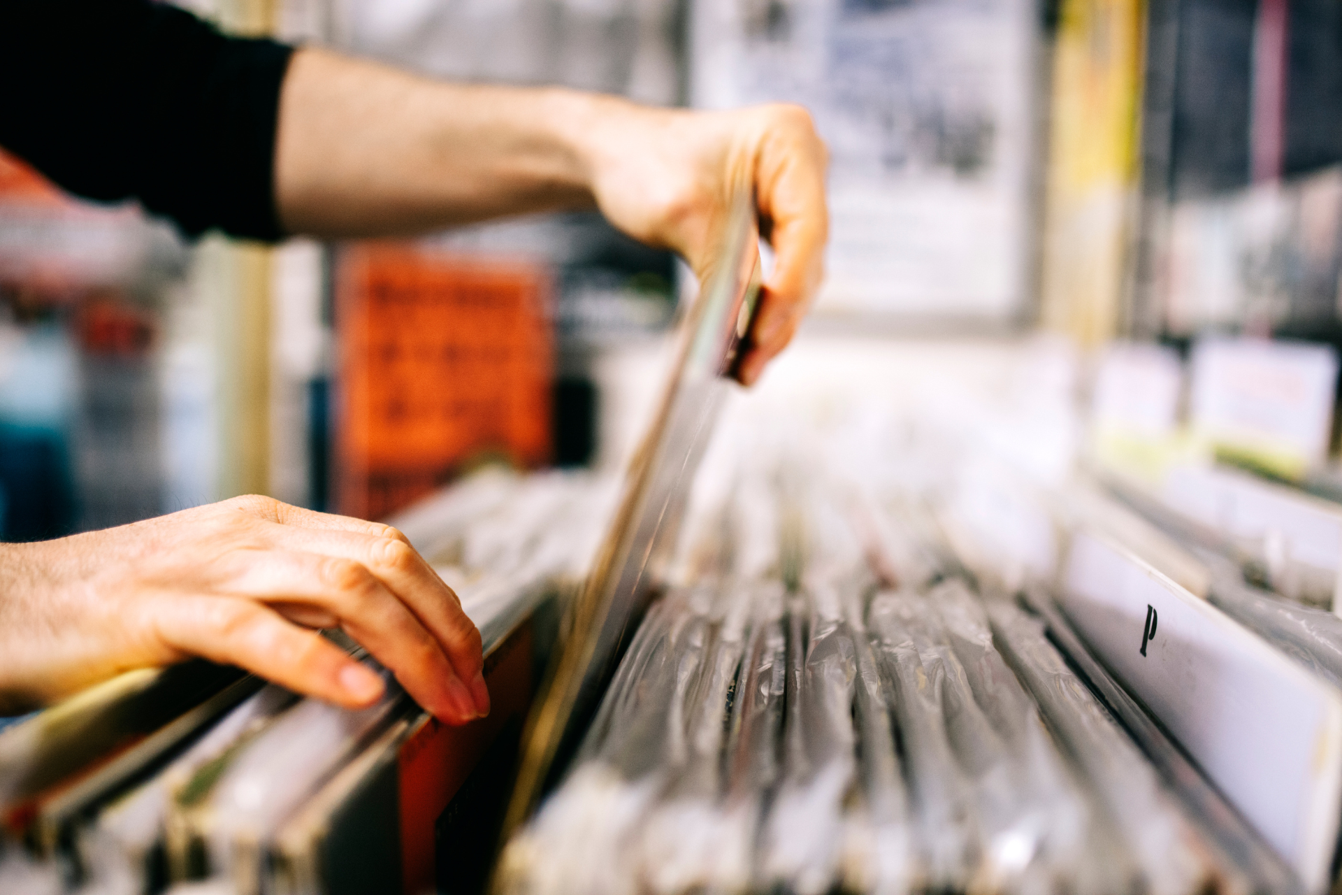 The Evolution of Music Shops from Vinyl to Digital
