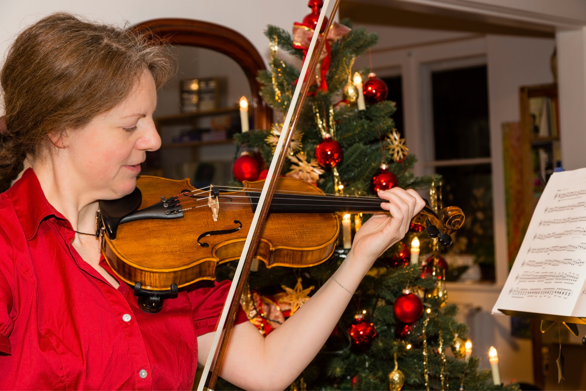 Top 5 Holiday Songs to Play on the Violin This Season